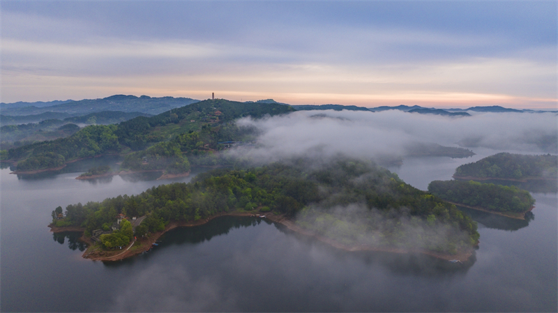 黑龙滩云海与旭日齐现碧水共青山一色