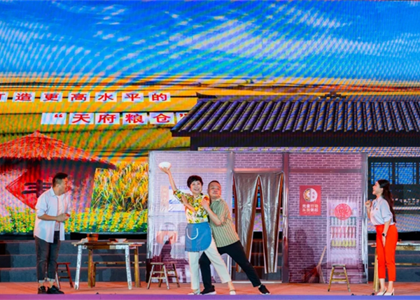 湖畔篝火