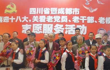 四川各地深入开展关爱“三老”志愿服务活动