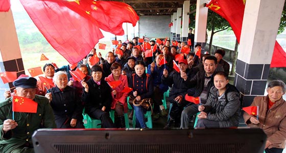 四川各地群众收看十八大开幕式