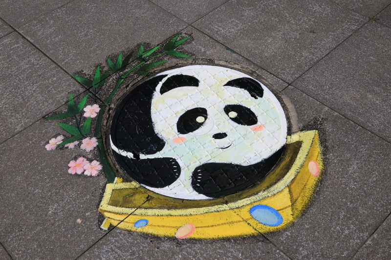 校园里的手绘井盖