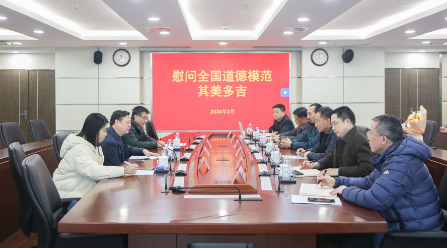 四川省委宣传部慰问帮扶全国道德模范