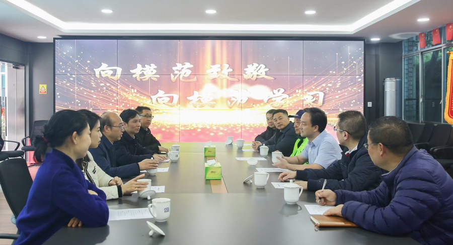 四川省委宣传部慰问帮扶全国道德模范